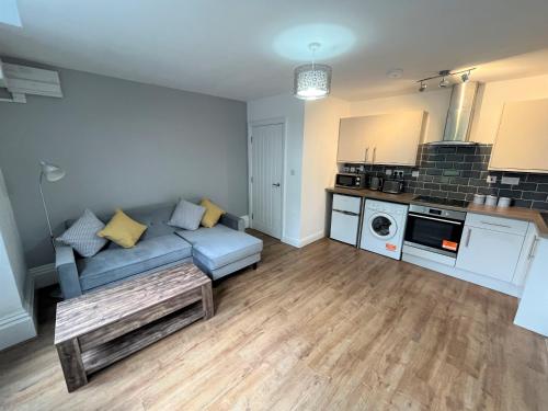 Modern 1 Bed flat near LGI Hospital and University