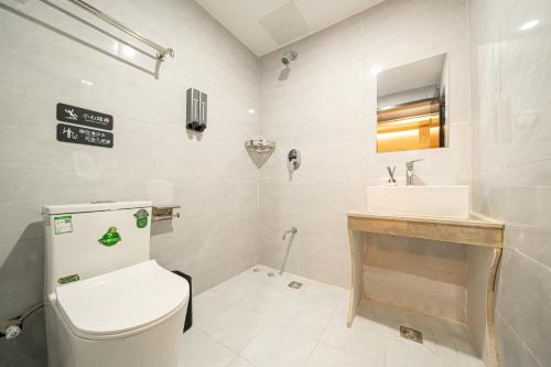Denpa Inn - The Bund East Nanjing Road – Shanghai, DC