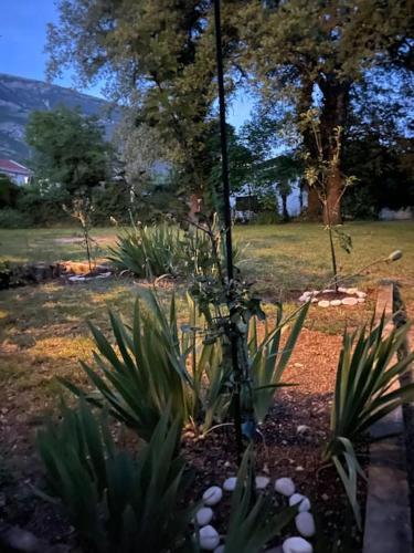 Idylle in der Natur mit Burgblick, Sutomore (fotografie 4)