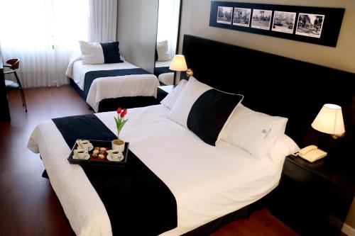 1 queen bed, 1 twin bed