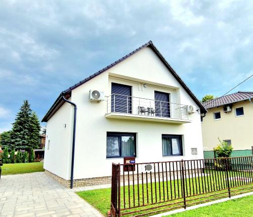 Garden House Zamardi – khách sạn tại Zamardi