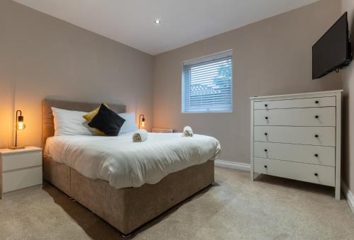 2 bedrooms, 4 beds