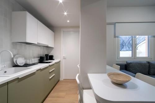 Central Bliss Apartments by UPSTREET - image 7