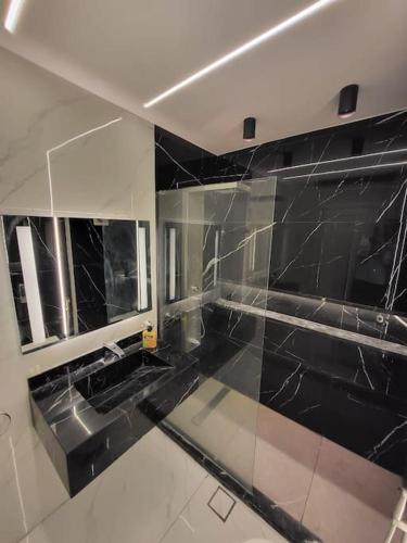 Entire home flat in amman fully renovated - image 5