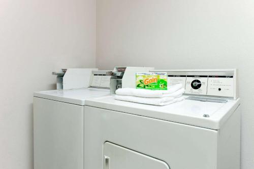 Super 8 by Wyndham Warrenton in Warrenton, USA