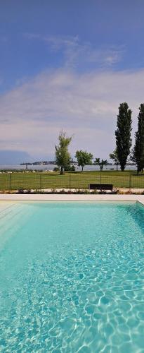 Apartment with Lake View