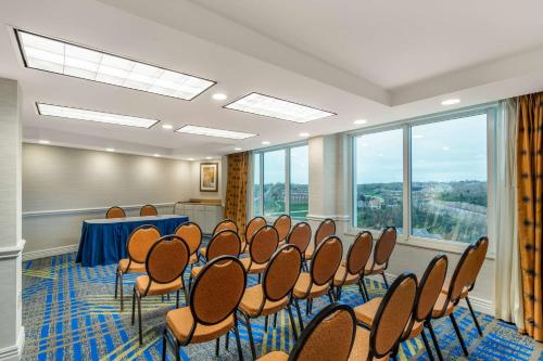 DoubleTree by Hilton Jefferson City - image 7