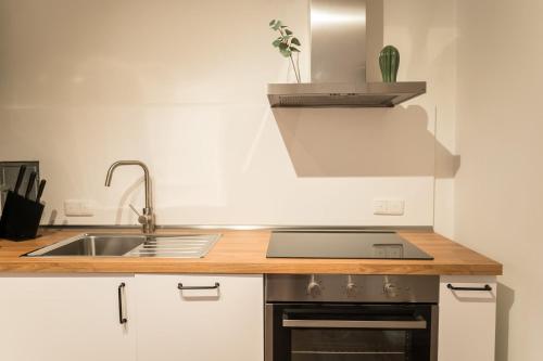 Spacious 1-Bedroom Apartment in Kreuzberg - image 9