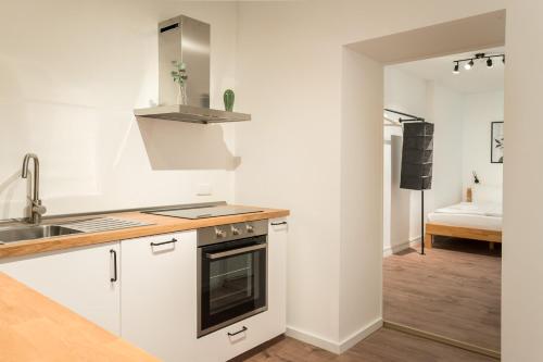 Spacious 1-Bedroom Apartment in Kreuzberg - image 9
