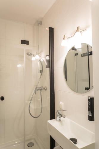 Spacious 1-Bedroom Apartment in Kreuzberg - image 11