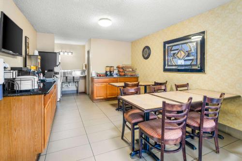 Econo Lodge Lynchburg - Accommodation