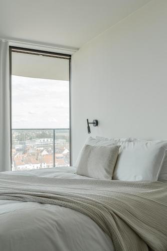 Three-Bedroom Apartment with Ocean View image 4