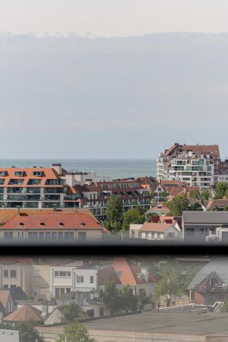 Three-Bedroom Apartment with Ocean View image 7