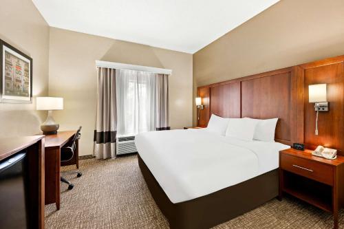 Comfort Suites Abingdon I-81 - image 12