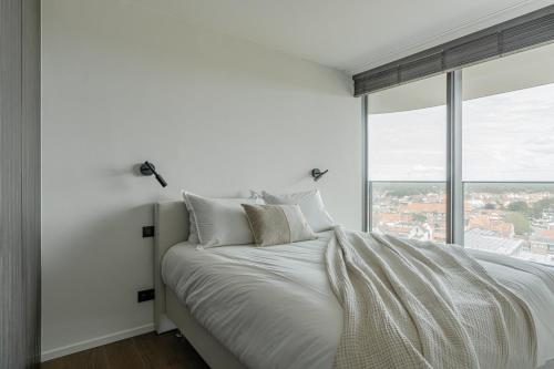 Three-Bedroom Apartment with Ocean View image 8