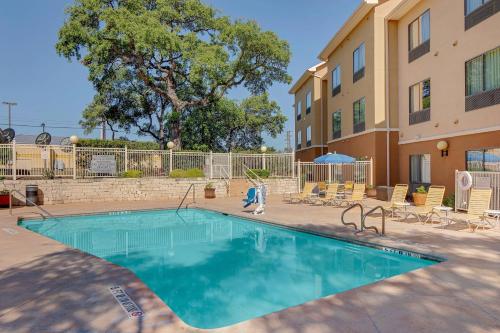 Fairfield Inn & Suites by Marriott San Antonio SeaWorld / Westover Hills - image 7