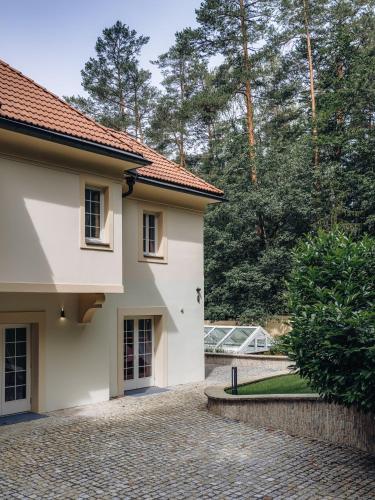 Viesnīcas āriene, Vila Zlatý Slavík - Luxurious Villa with Spa (Vila Zlaty Slavik - Luxurious Villa with Spa) in Jevany