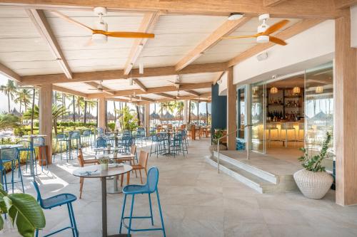Exterior view, Aruba Marriott Resort & Stellaris Casino in Noord