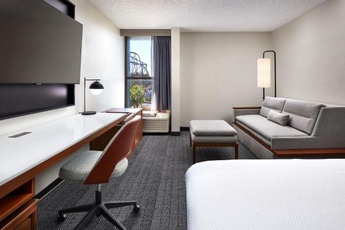 1 king bed, 1 sofa bed