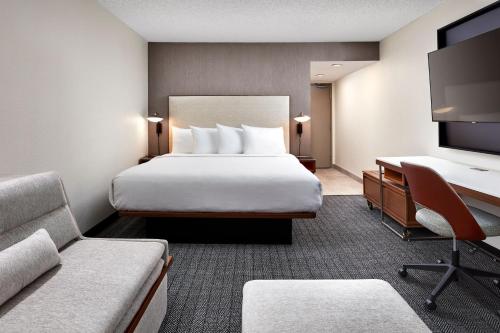 Courtyard Vallejo Napa Valley - image 3