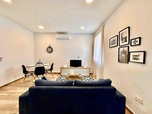 Charming retreat off the sea front 1