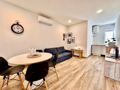 Charming retreat off the sea front 2