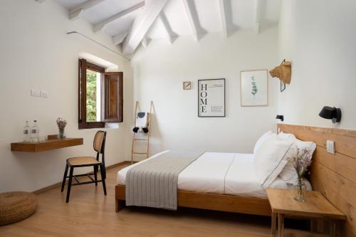 1 queen bed, 1 sofa bed