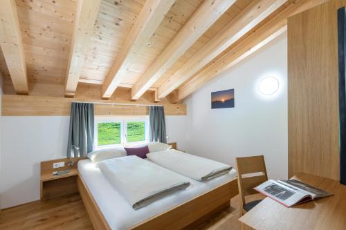 2 bedrooms, 4 beds