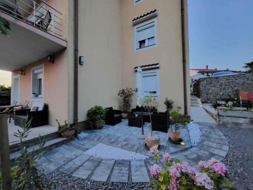 Kert, Apartment in Matulji 17036 in Rubesi