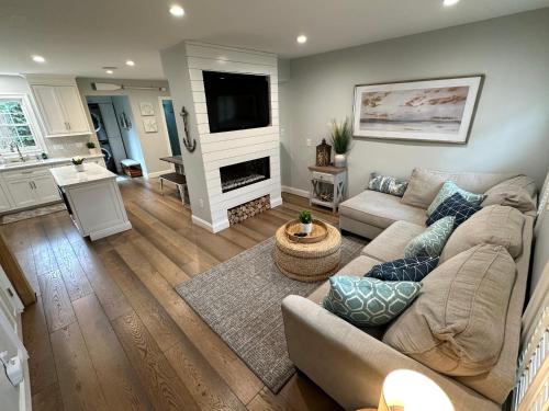 Beautifully Renovated 2 Bed 2 Bath Private Home in Newport, USA