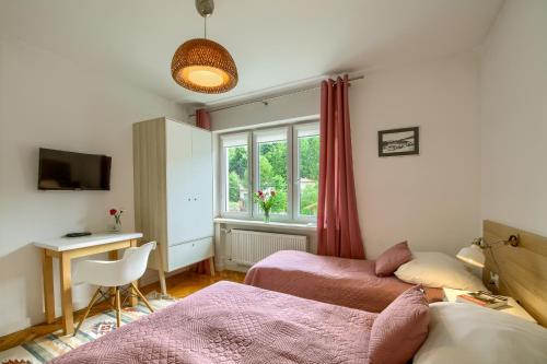 3 twin beds