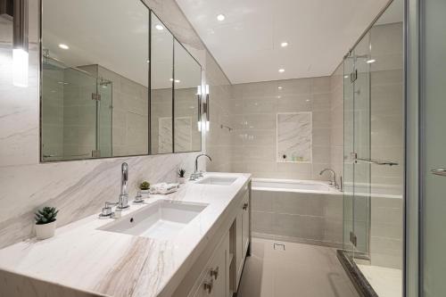 SmartStay at Opera Grand - Stunning Burj Khalifa Views - Brand New Luxury Residences - image 3