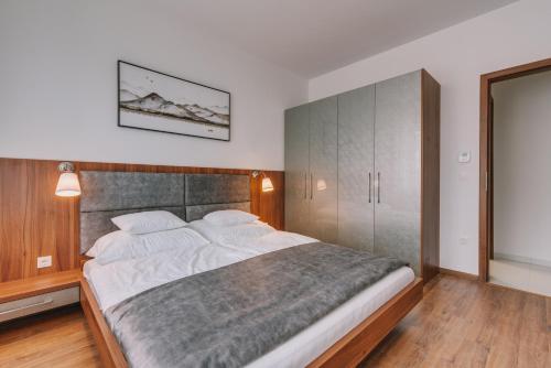 2 bedrooms, 3 beds
