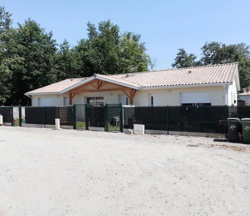 Au coeur du médoc, La p'tite maison de Charlotte (Au coeur du medoc, La p'tite maison de Charlotte) in Pauillac