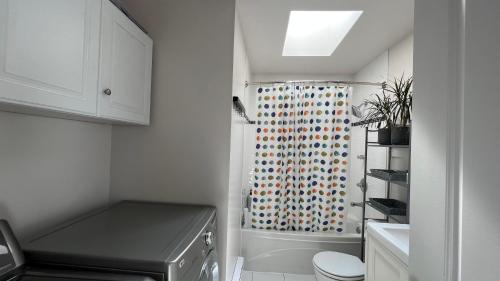 A nice room near Vancouver downtown and airport in Vancouver, Canada