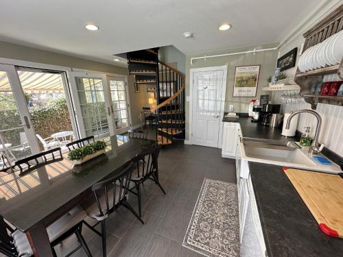 Entire Historic 5 Bed 5 Bath Inn Sleeps 17 in Newport, USA
