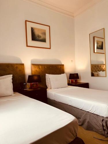 Double Room image 3