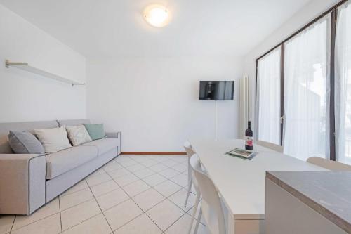 One-Bedroom Apartment with Balcony image 10