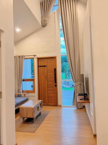 Circle de Montana Khaoyai - เซอร์เคิล ดิ มอนทาน่า เขาใหญ่ near Midwinter Green Restaurant