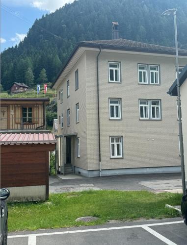 Alpine Haus in Göschenen, Schweiz