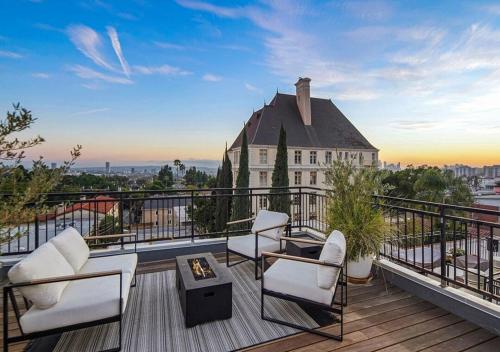 Three Bedrooms Top Apartment With Breathtaking Views in Los Angeles, USA