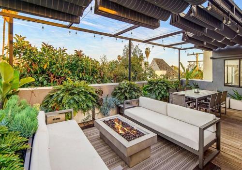 Three Bedrooms Top Apartment With Breathtaking Views in Los Angeles, USA