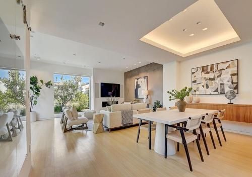 Gorgeous Three Bedroom Versatile Home in Los Angeles, USA