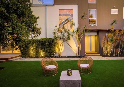 Gorgeous Three Bedroom Versatile Home in Los Angeles, USA