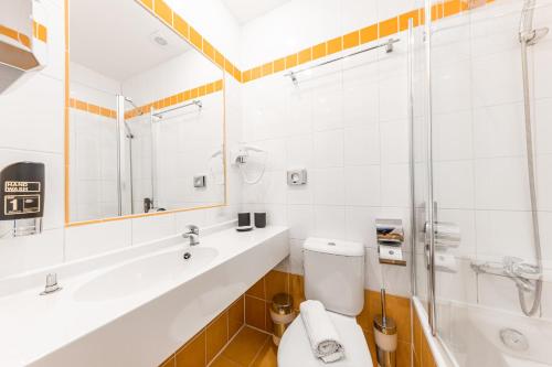 A1 Royal Plaza - image 3