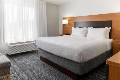 TownePlace Suites by Marriott Erie – khách sạn tại Kearsarge