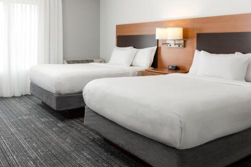 1 queen bed, 1 sofa bed