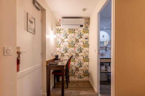 Удобства, Hotel Relais Bergson in 19th - Buttes-Chaumont