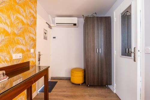 Удобства, Hotel Relais Bergson in 19th - Buttes-Chaumont