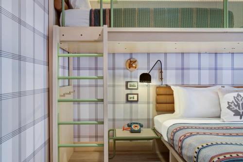 1 king bed, 1 bunk bed